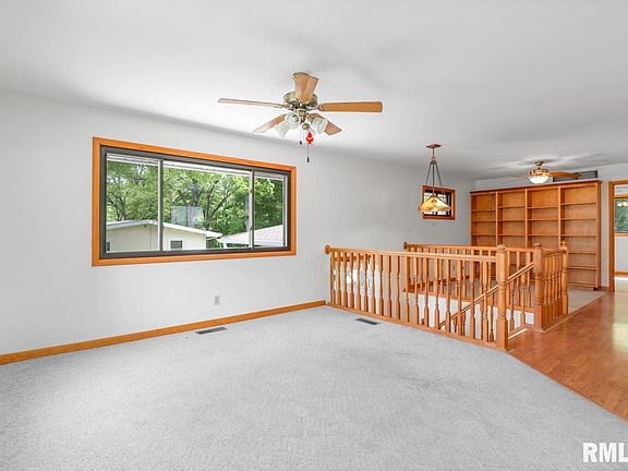 3rd image of 205 Fairoaks Ct