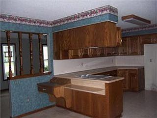 2nd image of 4801 Oliver Ct