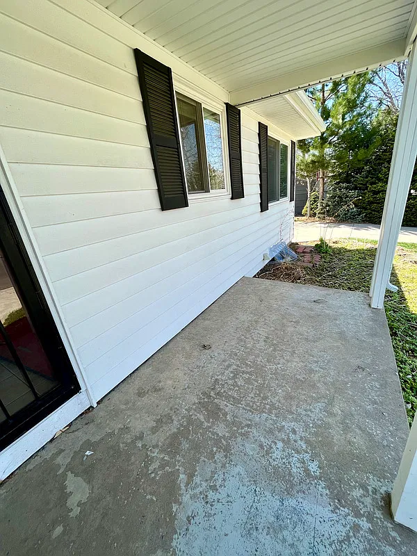 3 bed, 2.0 bath, 2430 sqft, $3,050 — Photo 4