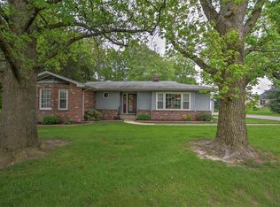 500 Lawrence Dr, Mount Zion, IL