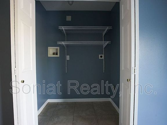 3rd image of 6952 Yorktown Dr