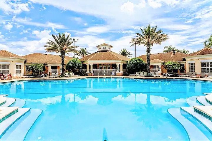 Pool, Hot Tub & Clubhouse