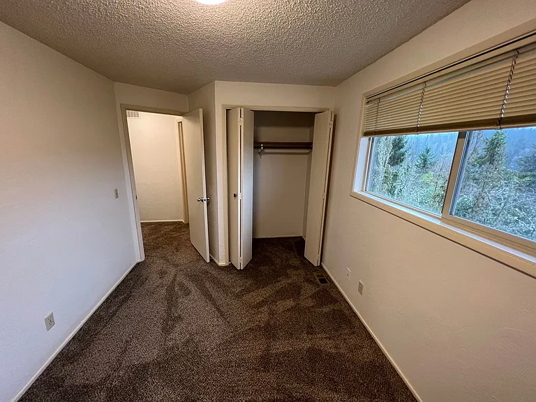 3960 University St — Photo 11