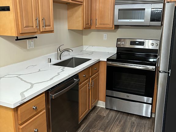 3rd image of 570 University Ave APT 24