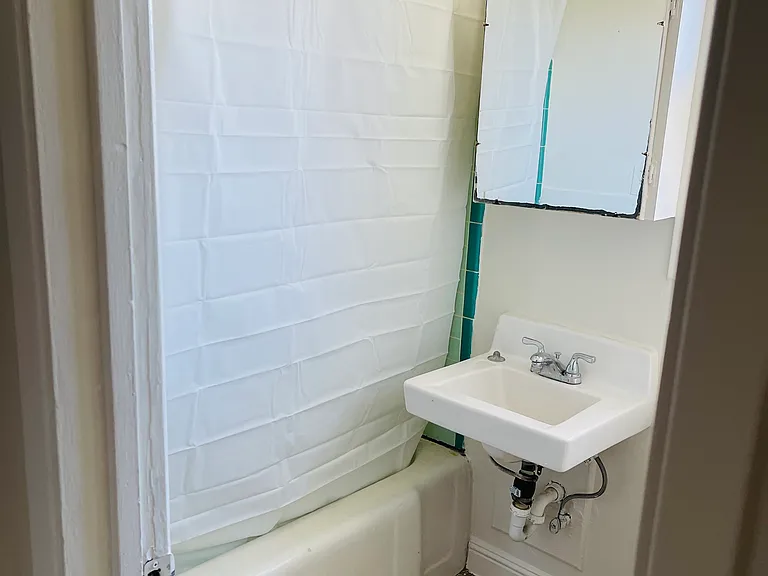 109 N E St #5 — Photo 5