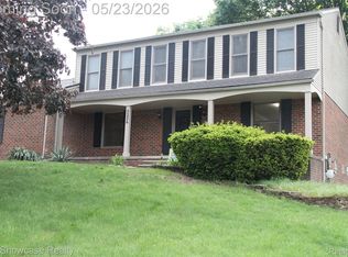 5226 Green Rd, West Bloomfield, MI 48323