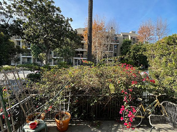 2nd image of 3760 Mentone Ave #1
