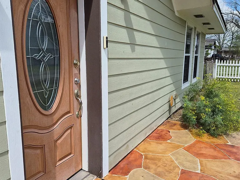 209 Florence St — Photo 2