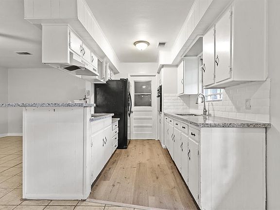 3rd image of 4203 Wuthering Heights Drive