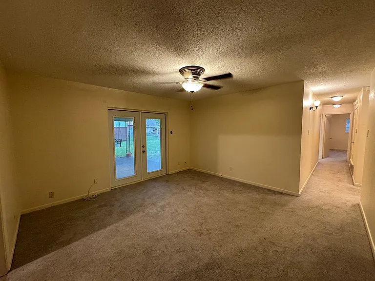 605 Bellaire Dr — Photo 16