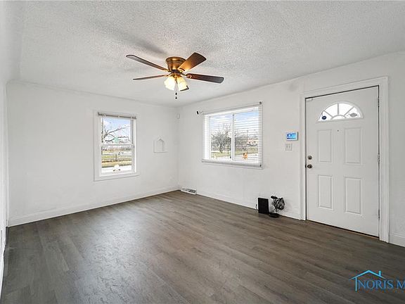 4th image of 459 W Crawford Ave