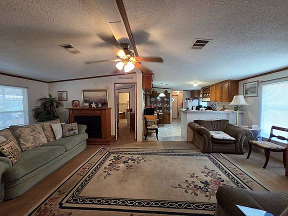 2nd image of 204 S Pine Dr