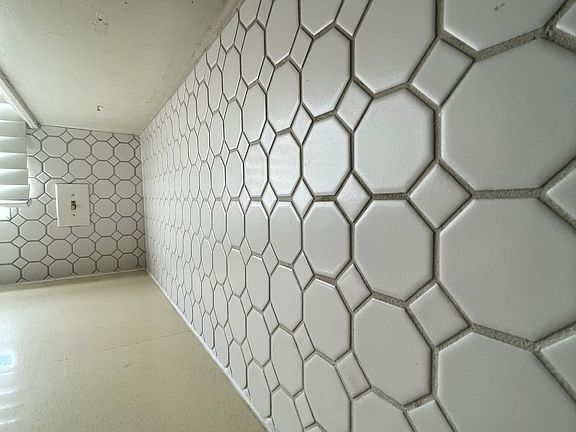 4th image of 532 E Washington Blvd APT 6