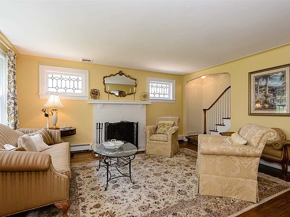 2nd image of 71 Magnolia Ave
