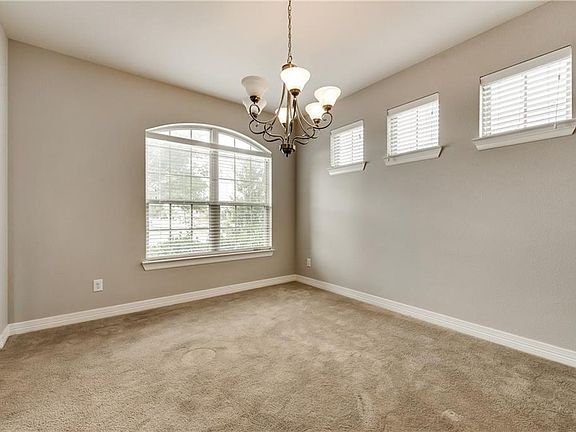 5th image of 1205 Meadowlark Dr
