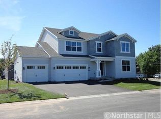 619 E Gate Pkwy, Mahtomedi, MN 55115