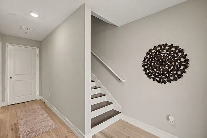 3 bed, 3.5 bath, 2072 sqft, $5,000 — Photo 4