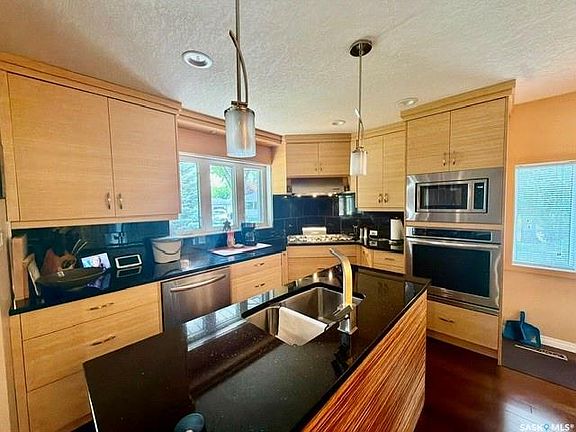 2nd image of 3307/3309 Dawson CRESCENT