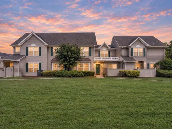 2359 Old Greenbrier Rd, Chesapeake, VA 23325