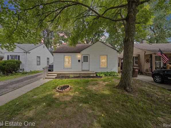 4521 Columbus St, Wayne, MI 48184