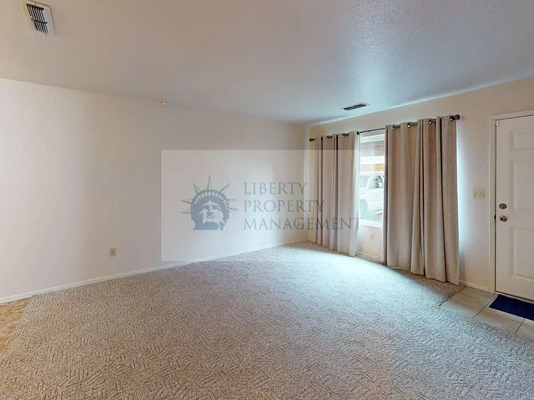 915 Kenwood Ave #2 — Photo 3