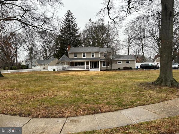 231 Stonehurst Blvd, Freehold, NJ 07728