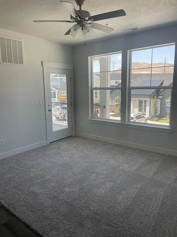 3 bed, 1272 sqft, $1,850 — Photo 2