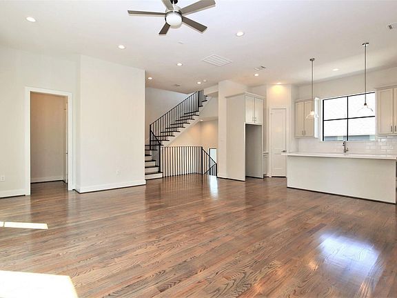 4th image of 816 W 22nd St
