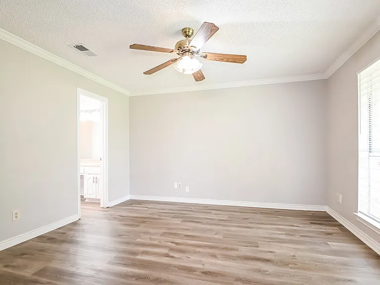 1311 Mallard Dr — Photo 10