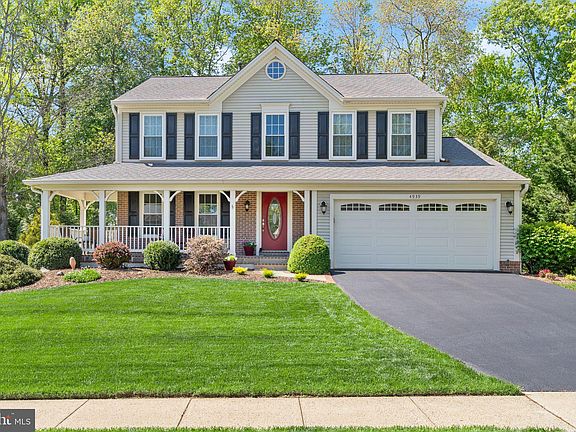 2nd image of 4939 Edge Rock Dr