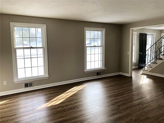4th image of 15 Wincanton Dr