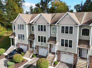 7 Old Oak Dr #403, Brookfield, CT 06804