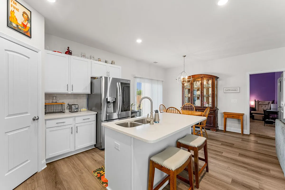 3 bed, 2.0 bath, 1541 sqft, $2,000 — Photo 4