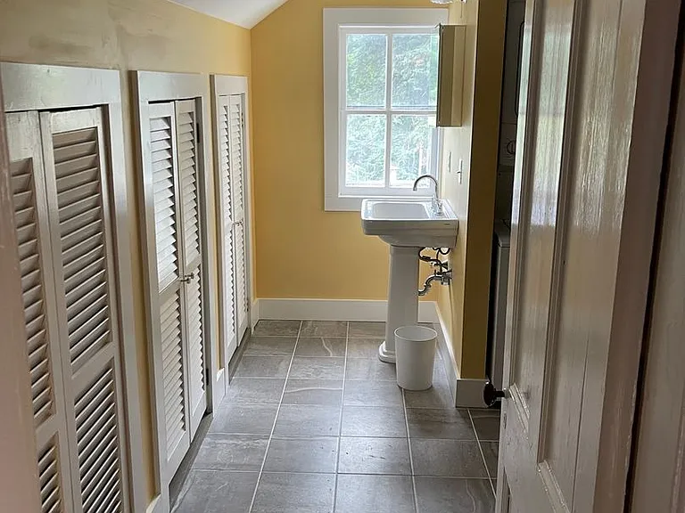 92 W Main St — Photo 11