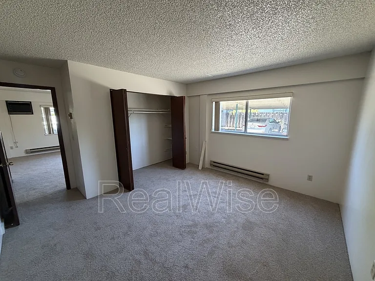507 NE D St #8 — Photo 7