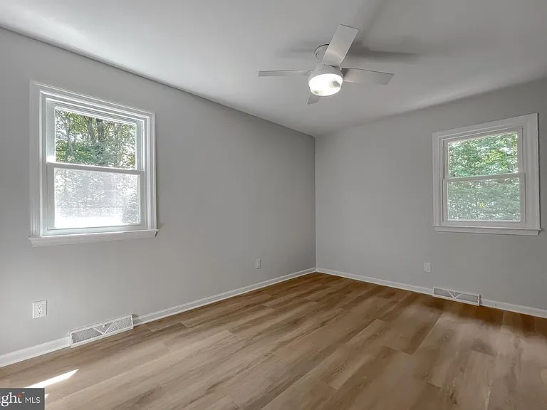 22373 Enoch Rd — Photo 47