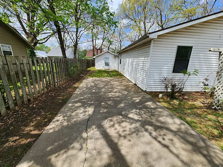 1433 N Brown Ave #B — Photo 2