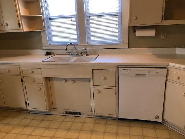 207 S Poplar St — Photo 5