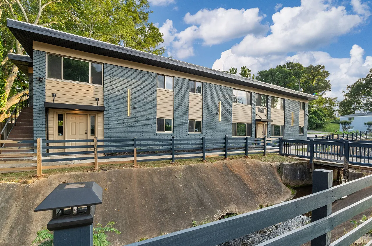2 bed, 700 sqft, $1,625 — Photo 2