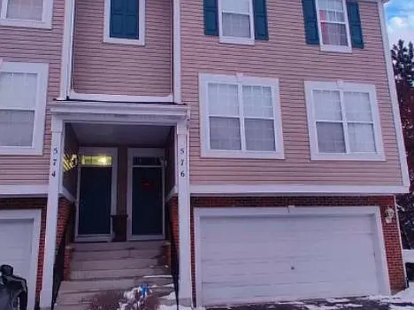 576 Declaration Ln, Aurora, IL 60502