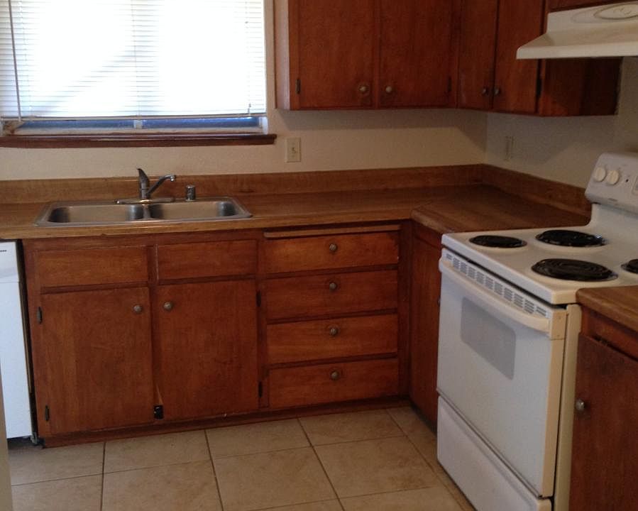 2nd image of 2813 W Indianapolis Ave