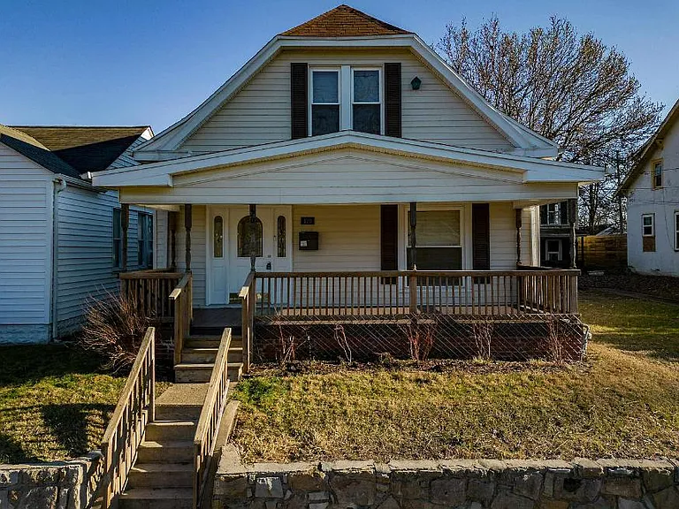 120 Cedar St — Photo 2