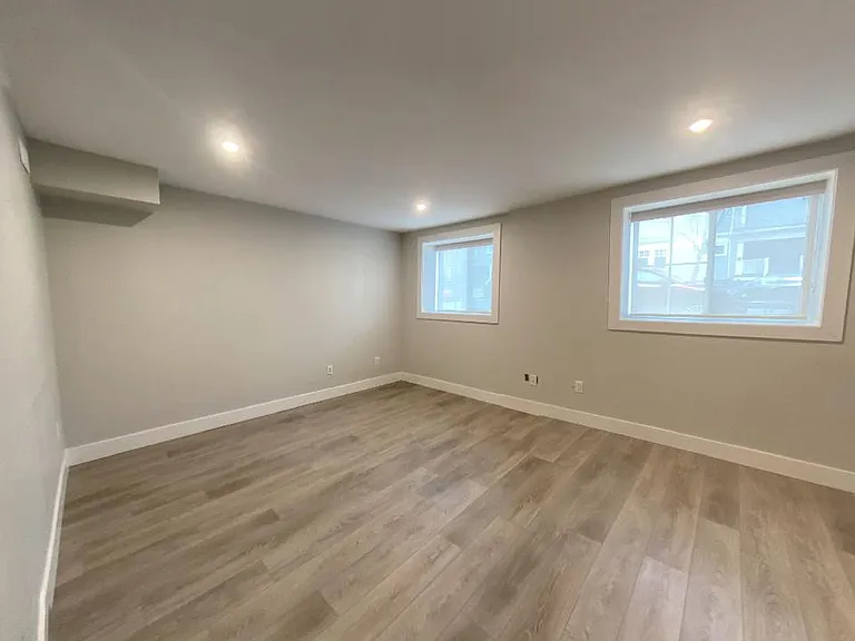 5726 Inglis St — Photo 5