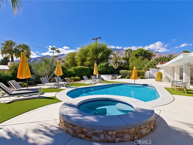 1057 E Marshall Way — Photo 3