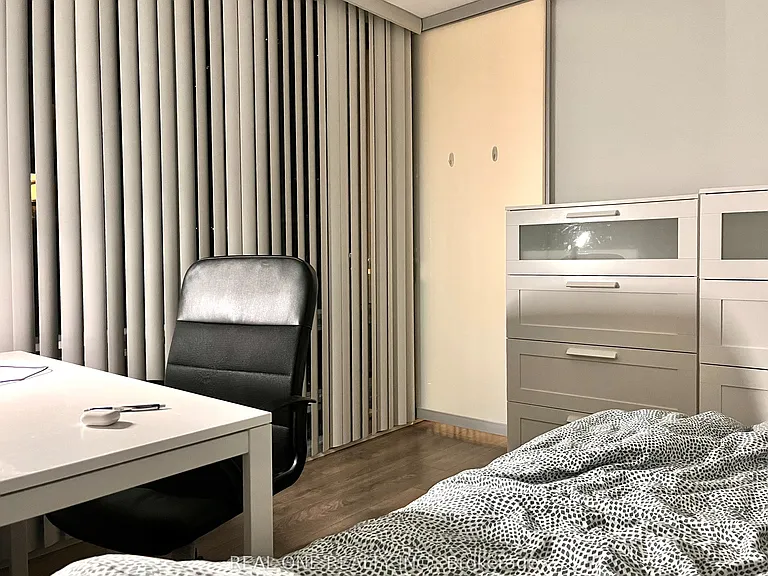 15 Grenville St #1110 — Photo 6