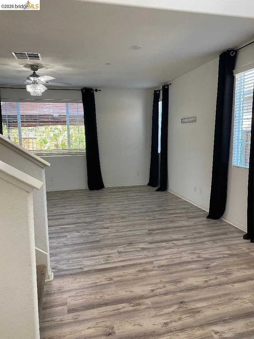 4 bed, 3.0 bath, 2339 sqft, $4,029 — Photo 3