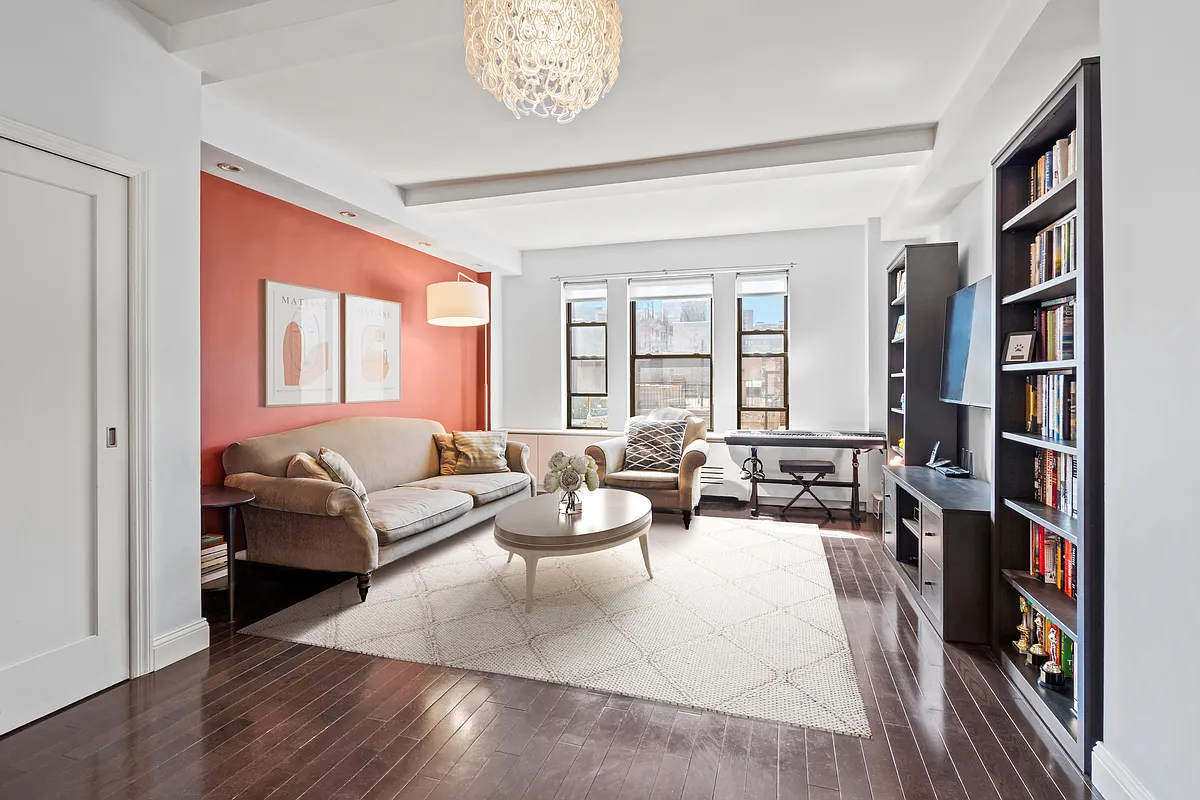 124 East 84th St Unit 8D  