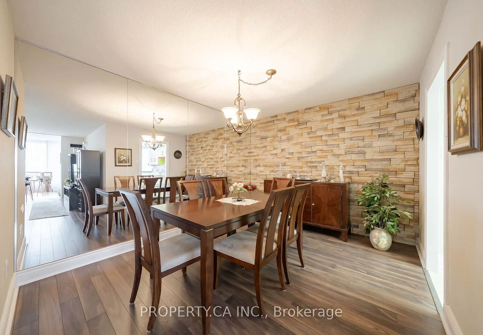 7460 Bathurst St — Photo 4