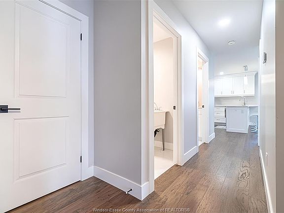 4th image of 38 Bordeaux Pl