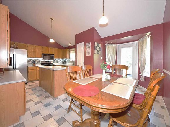 3rd image of 5157 Ville Maria Ln